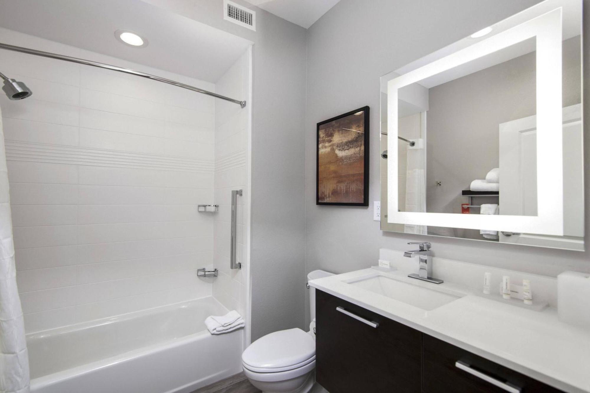 Towneplace Suites By Marriott Houston Hobby Airport Eksteriør billede